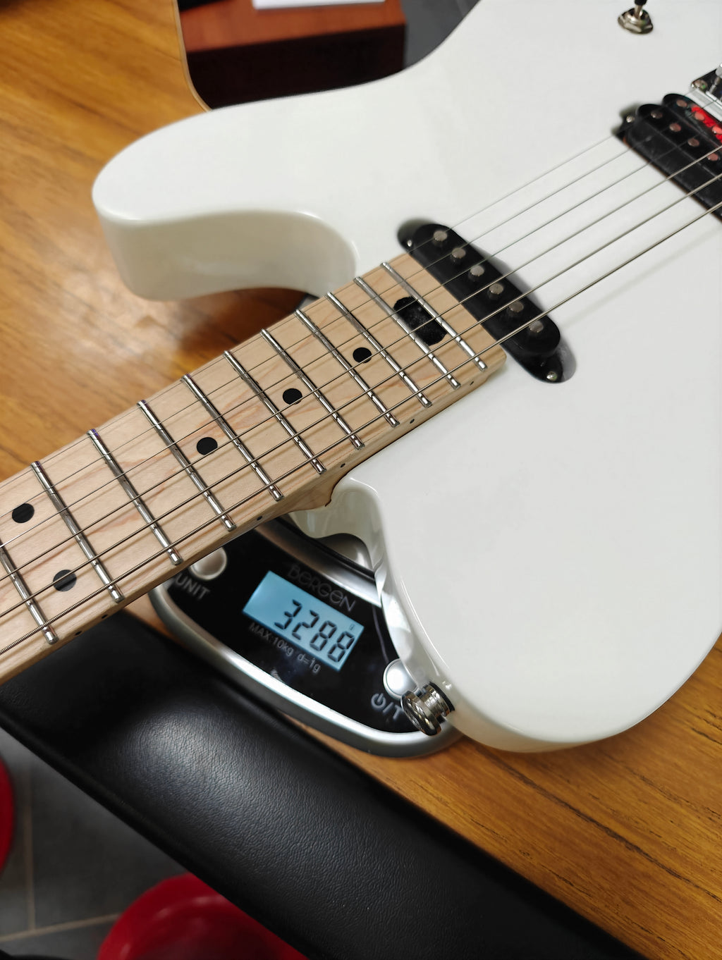 Odes Custom Guitars White Wizard