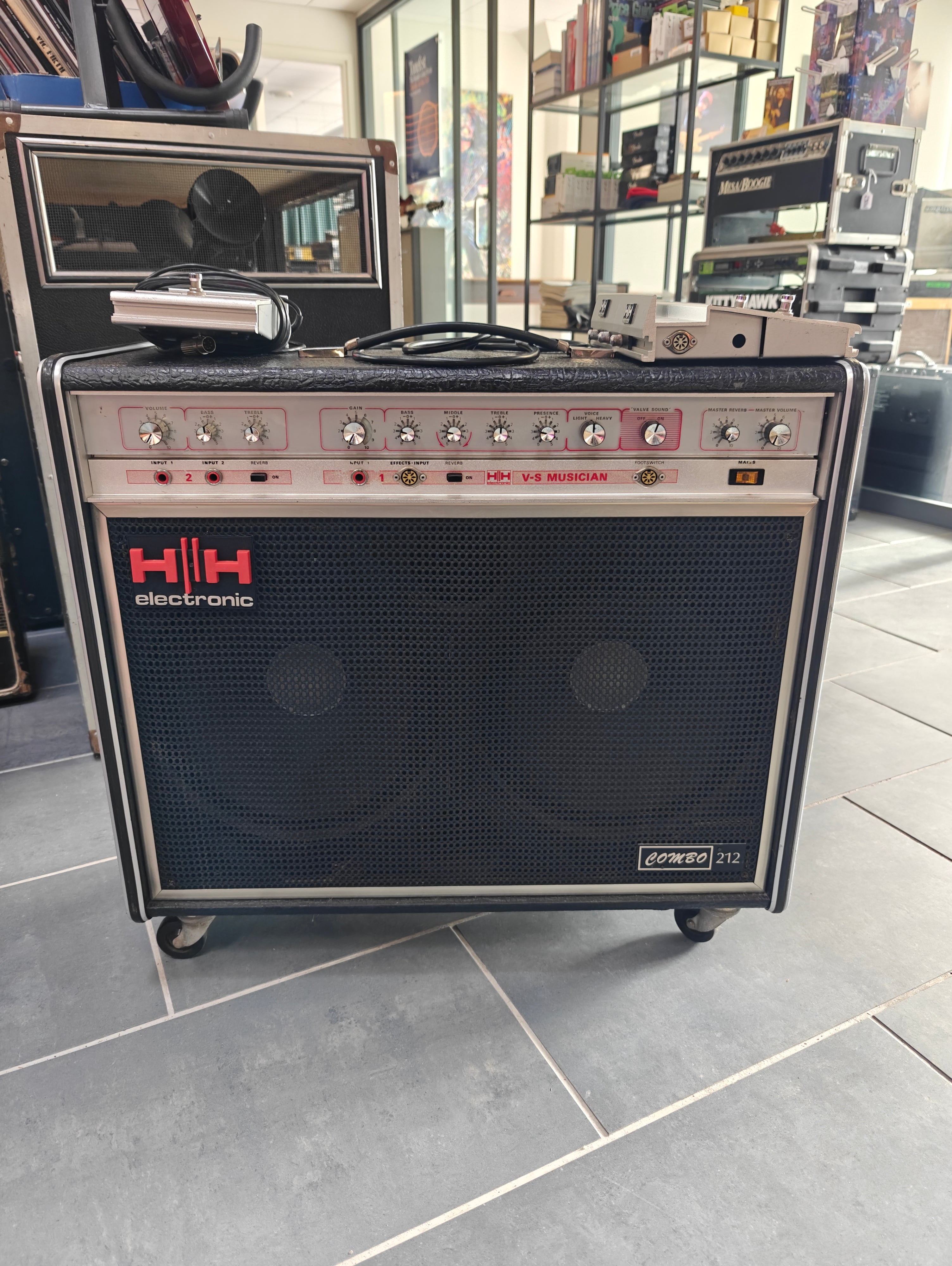 HH VS Musician Combo 212 w/ Effects and Footswitch