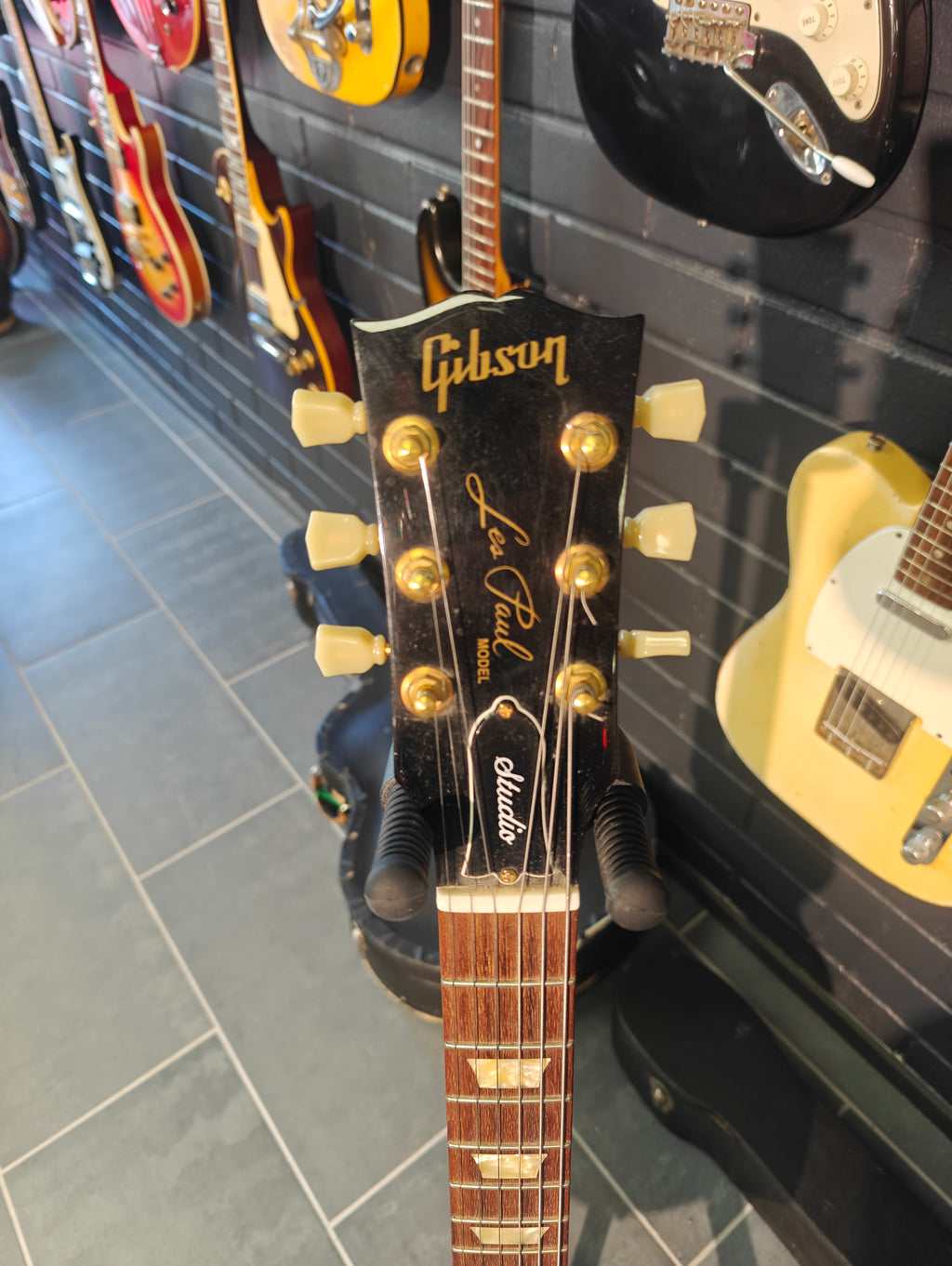 Gibson Les Paul Studio Lefty 2008 Wine Red – Tonefest Guitar Gallery