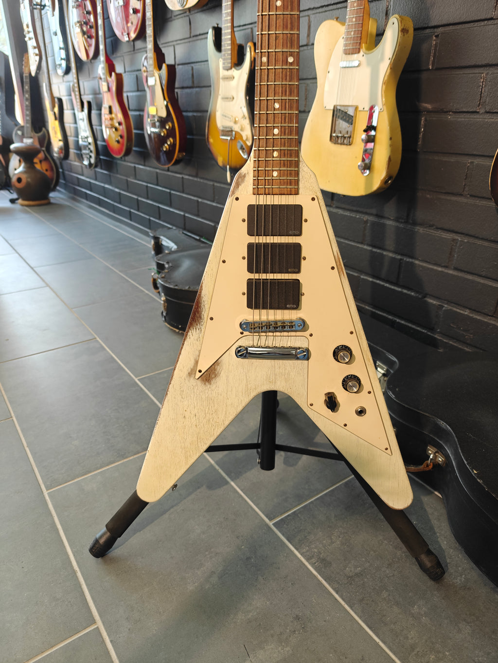 Gibson Flying V 2008 Faded Worn White 3 pickup EMGs