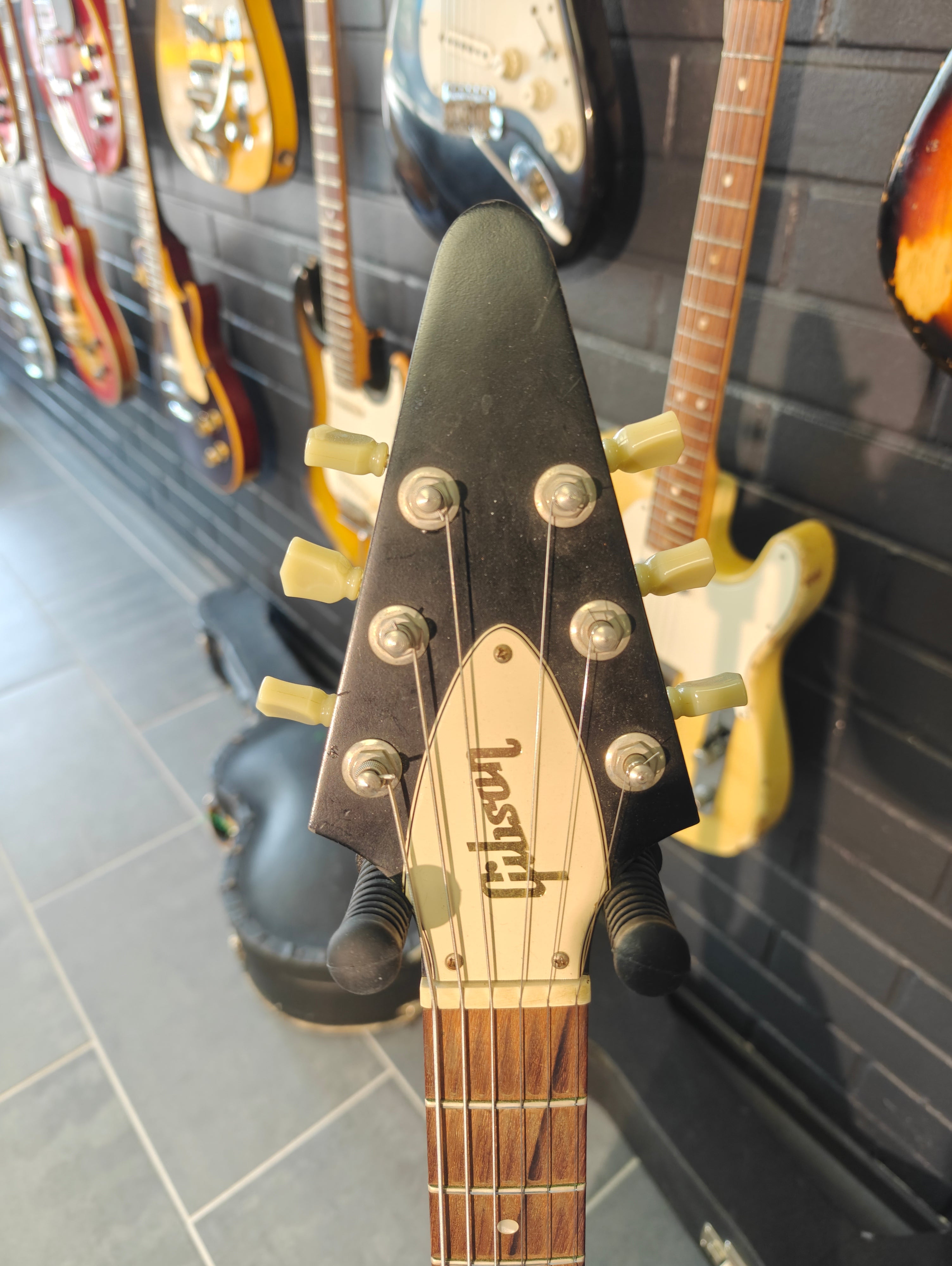 Gibson Flying V 2008 Faded Worn White 3 pickup EMGs