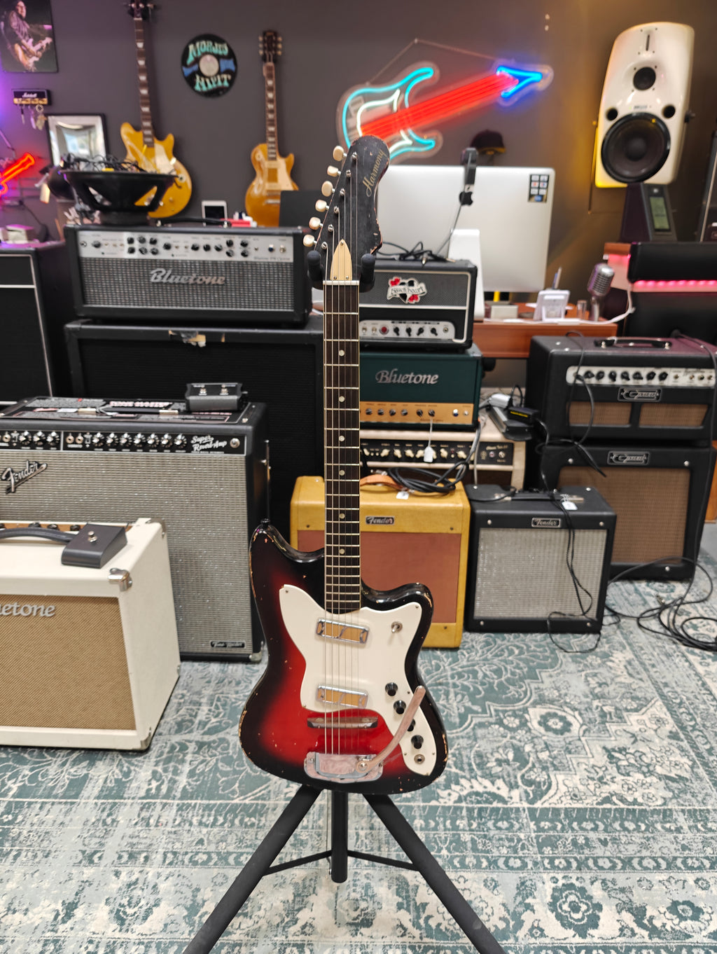 Harmony Bobkat H17 Silhouette 1965