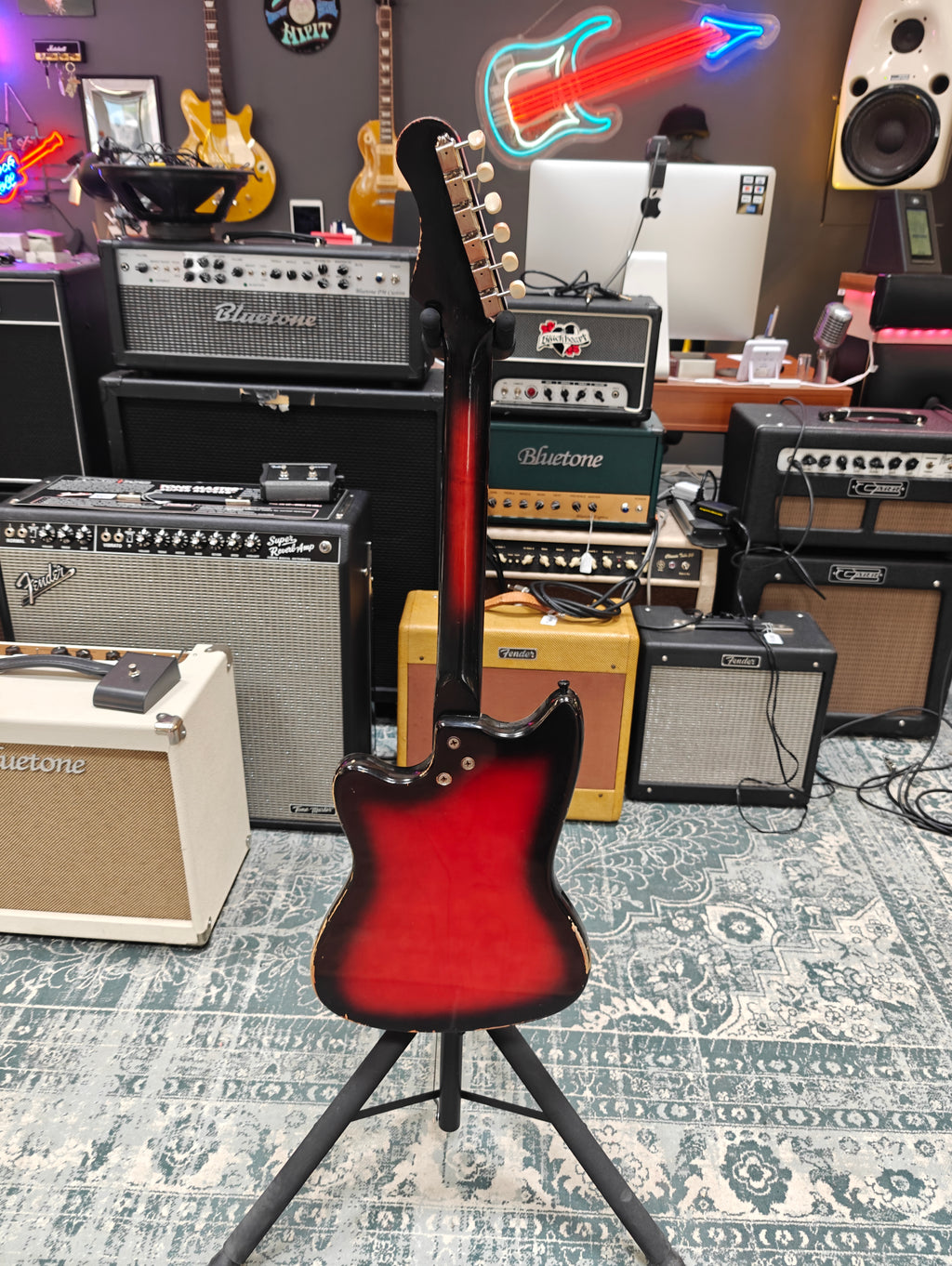 Harmony Bobkat H17 Silhouette 1965