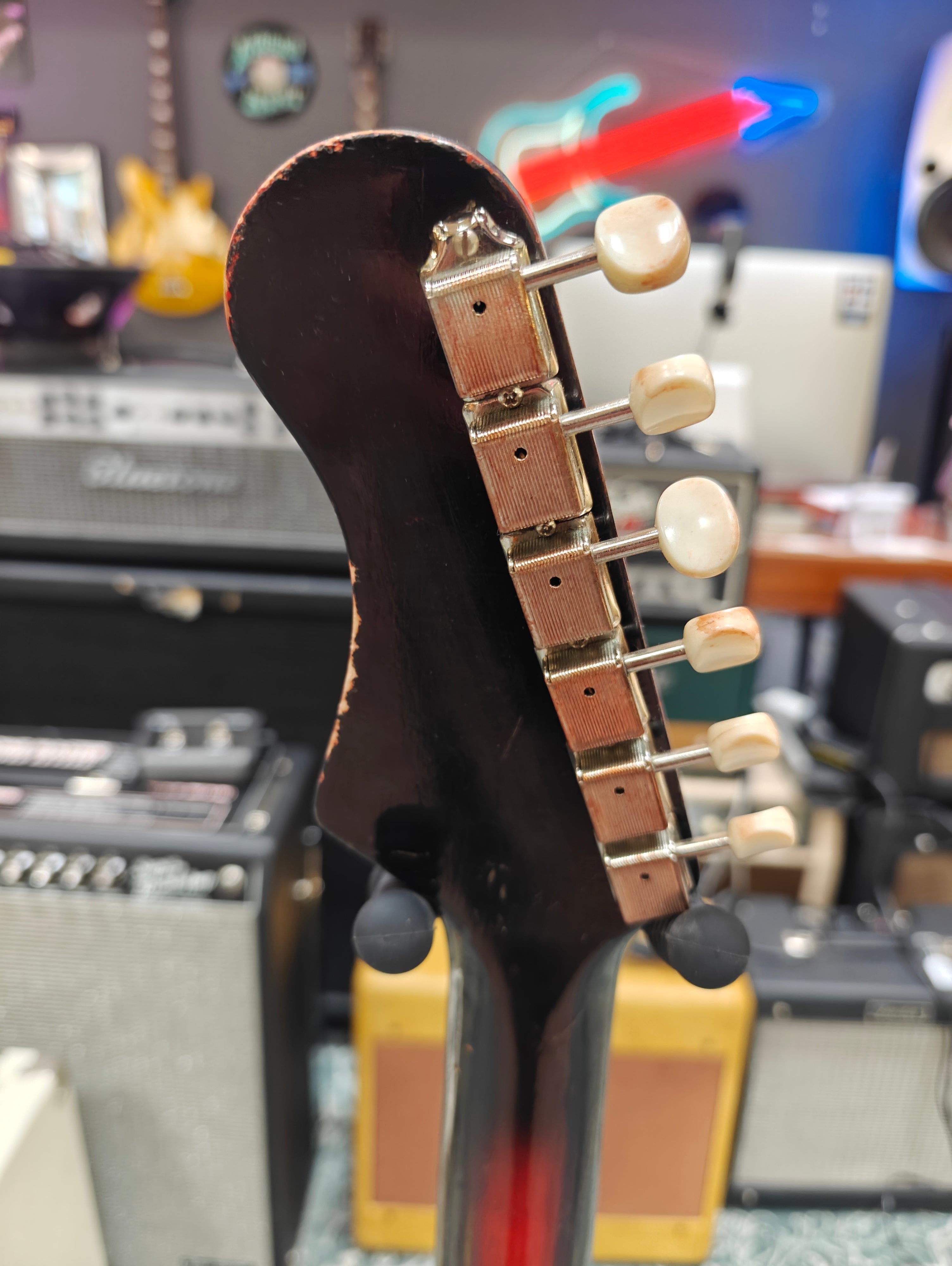 Harmony Bobkat H17 Silhouette 1965