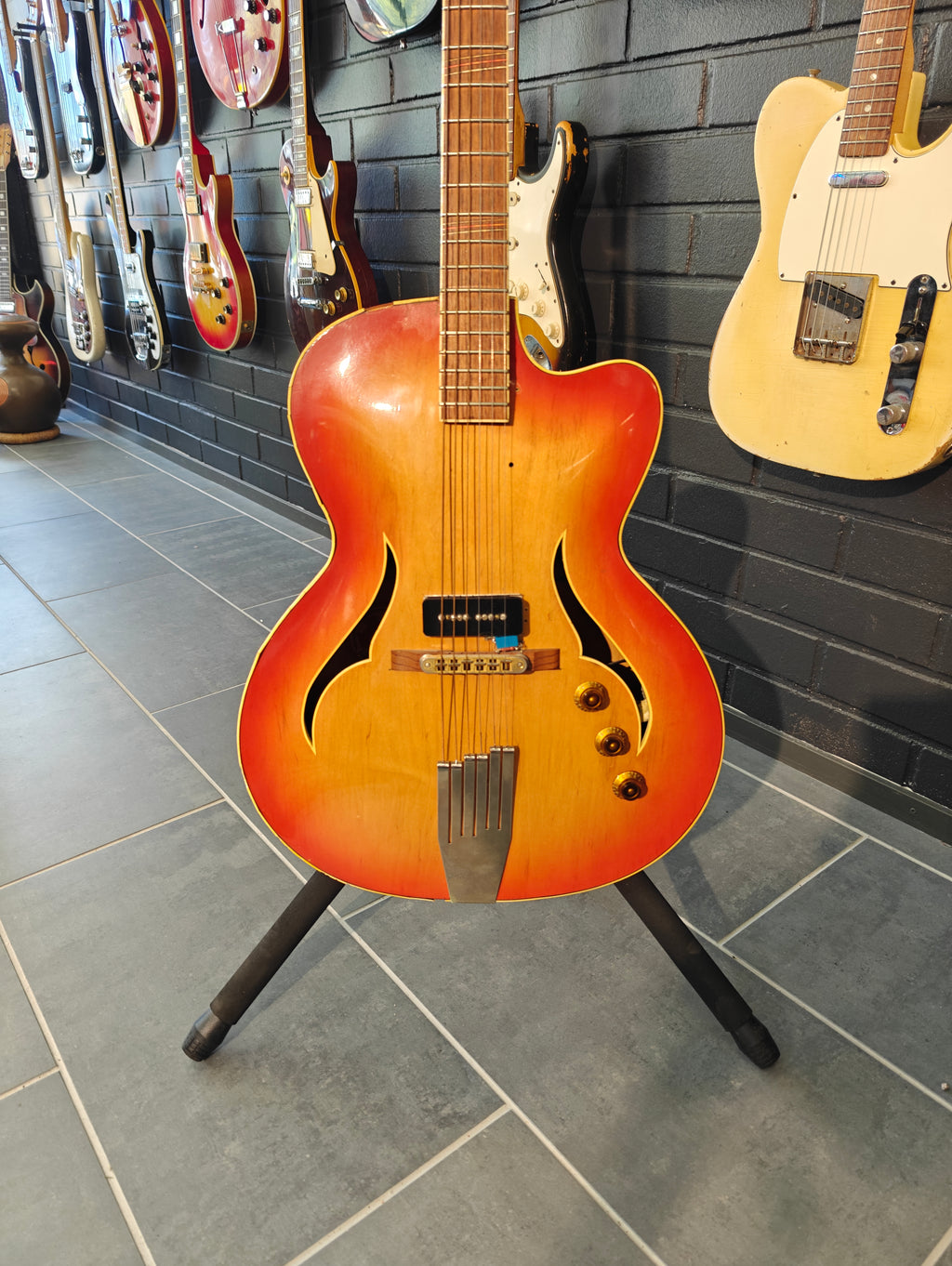 Lignatone 1964 "Sunburst" Ex-Jimi Sumen