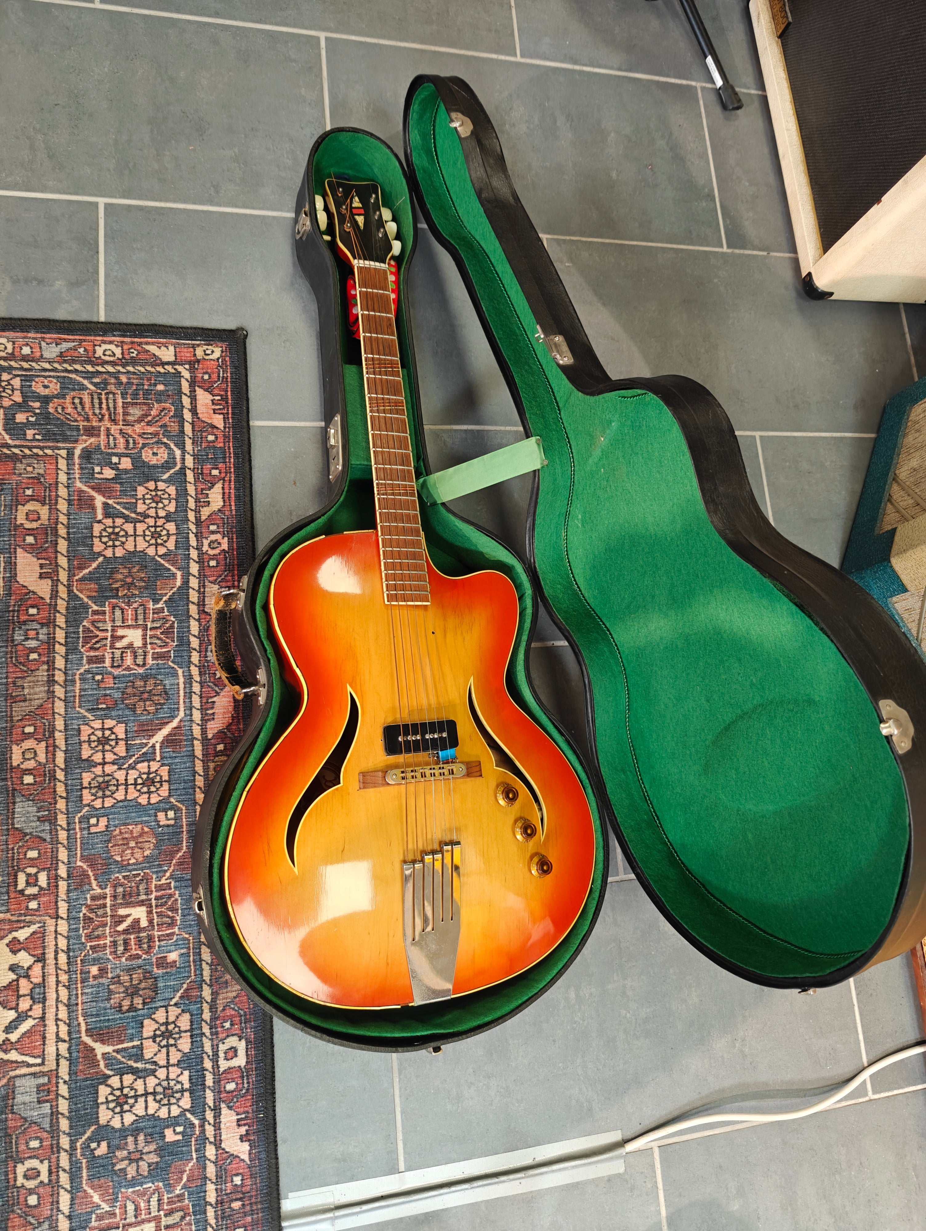 Lignatone 1964 "Sunburst" Ex-Jimi Sumen