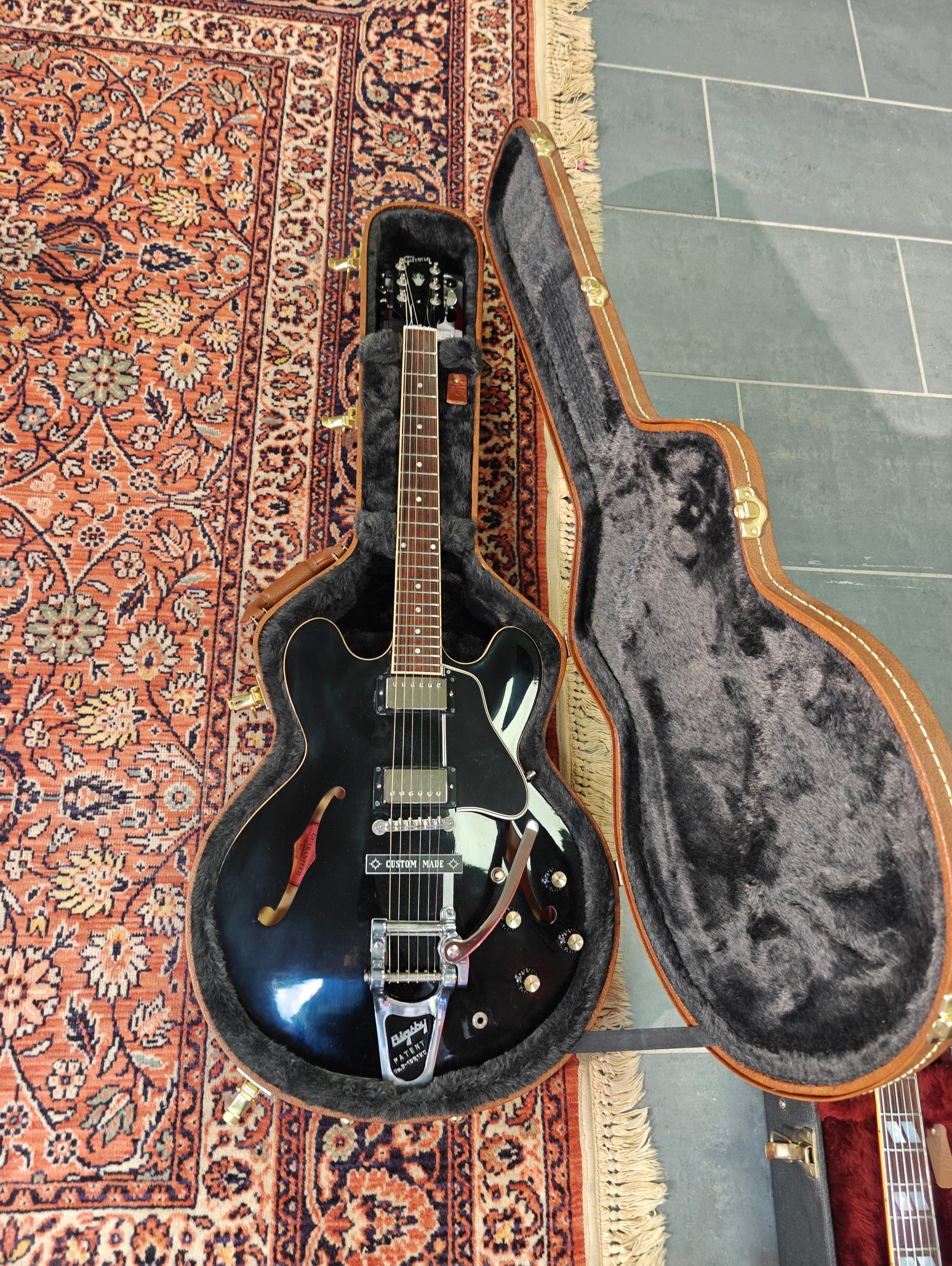 Gibson ES-335 Ebony 1989 w/ Bigsby