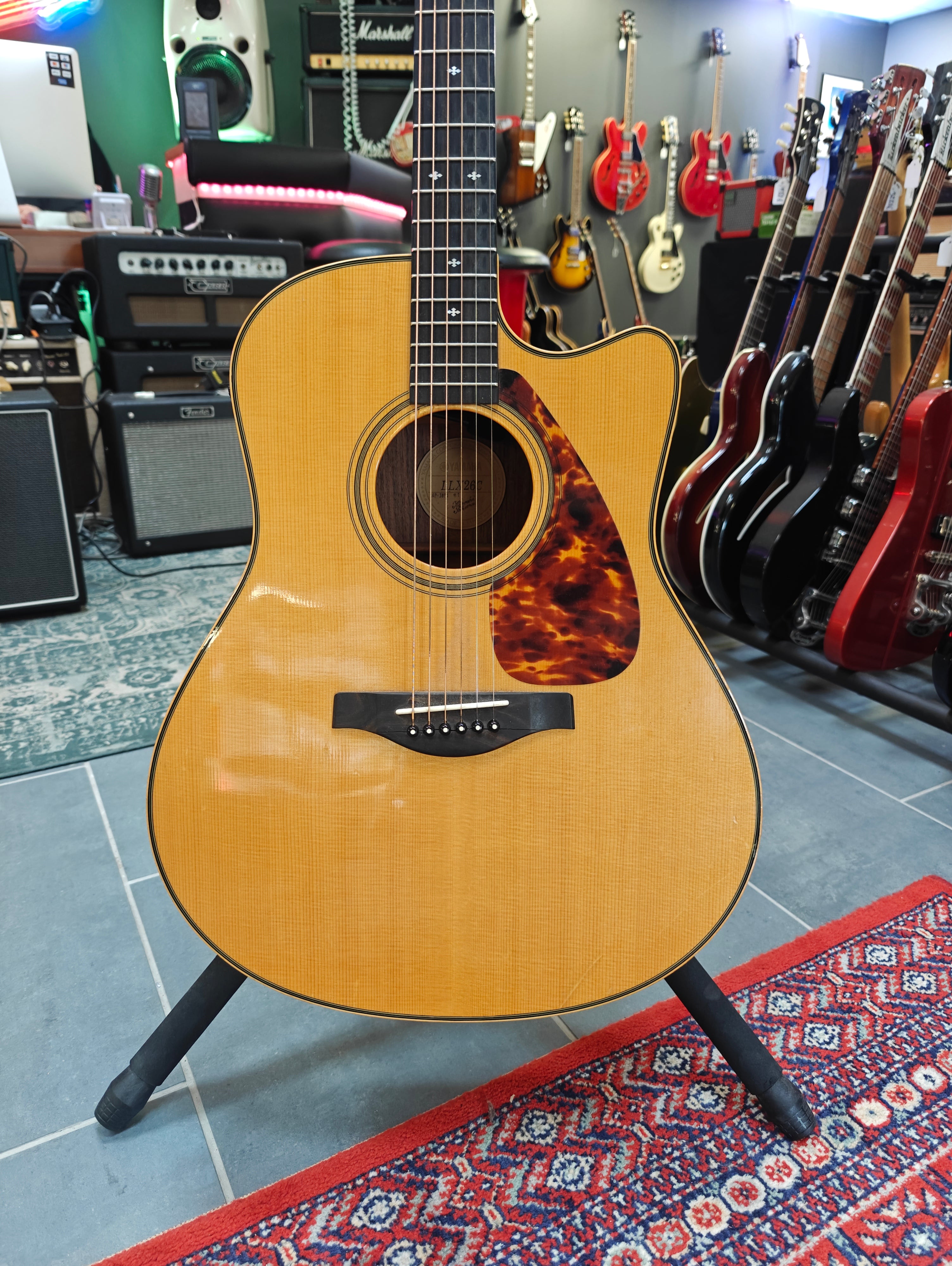 Yamaha LLX26C
