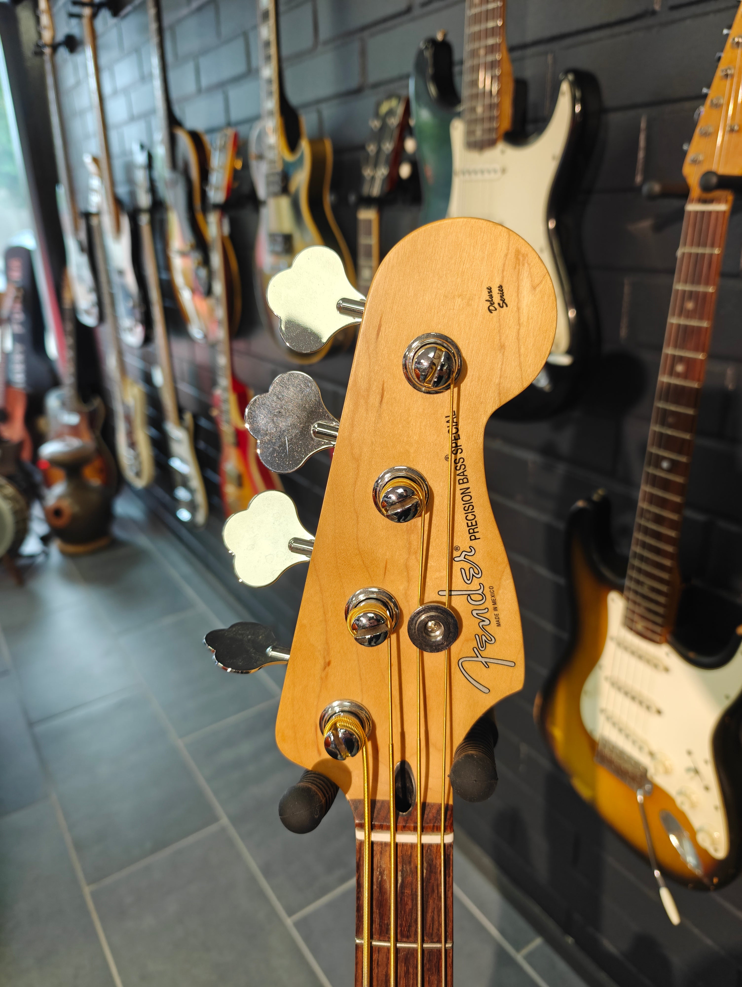 Fender Deluxe Active Precision Bass Special