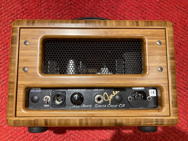 Jule Monique Bamboo with flight case