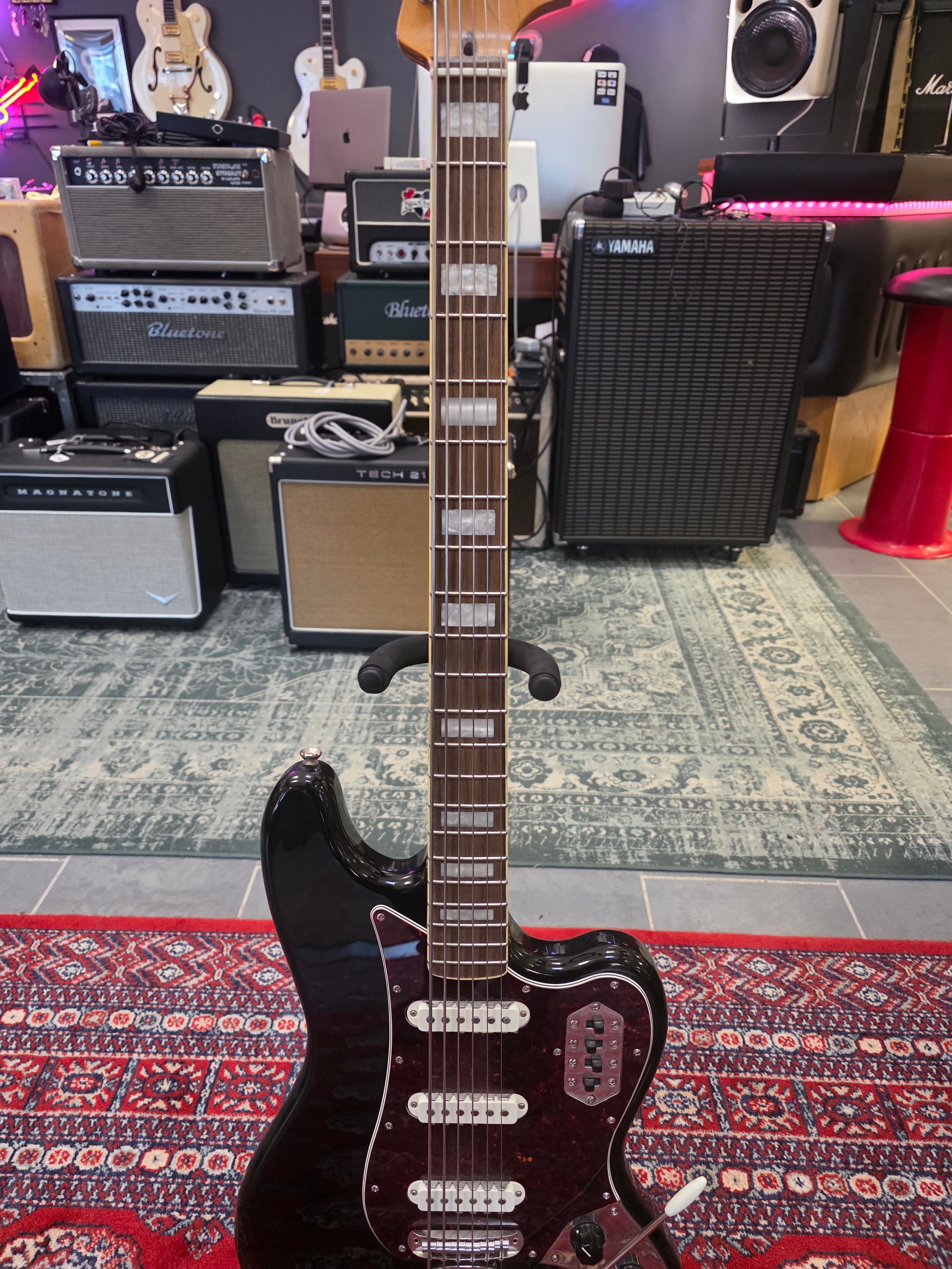 Squier Classic Vibe Bass VI Black