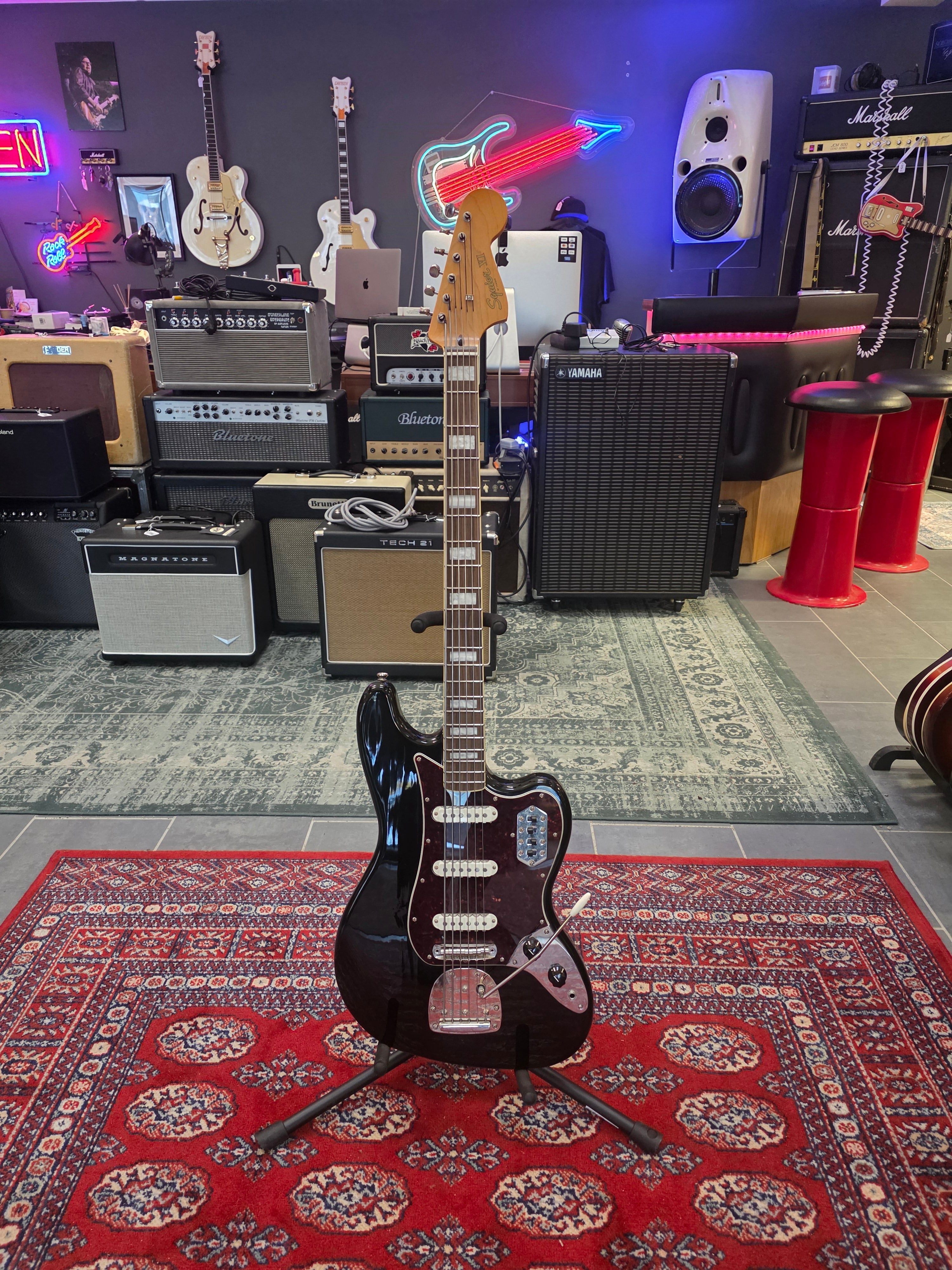 Squier Classic Vibe Bass VI Black