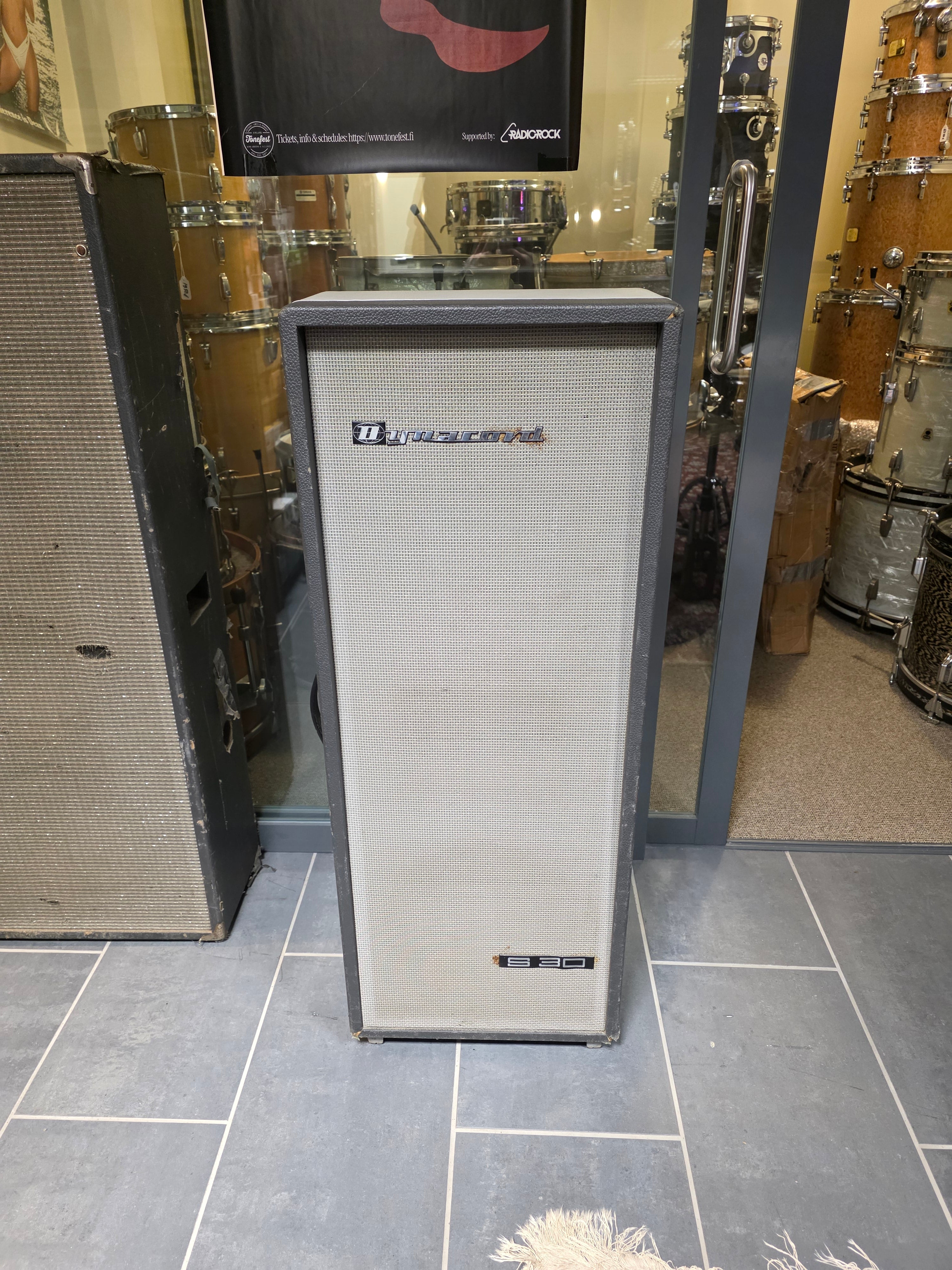 Dynacord Eminent II y Echocord Mini con dos gabinetes S30