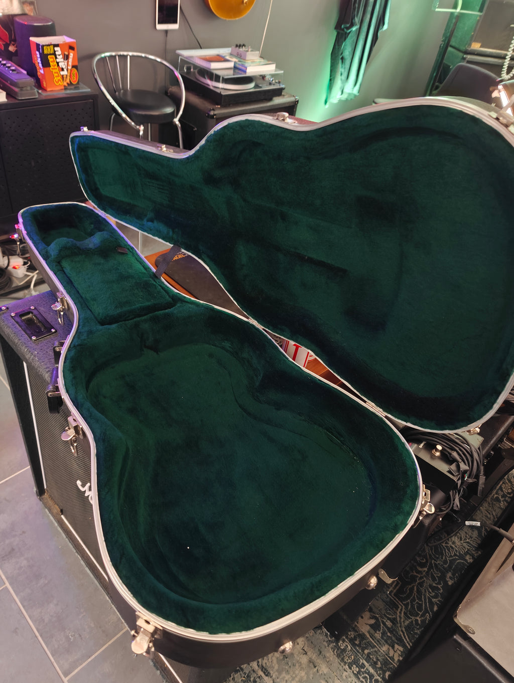 Martin 000-28 2013 w/ K&K Pure Mini