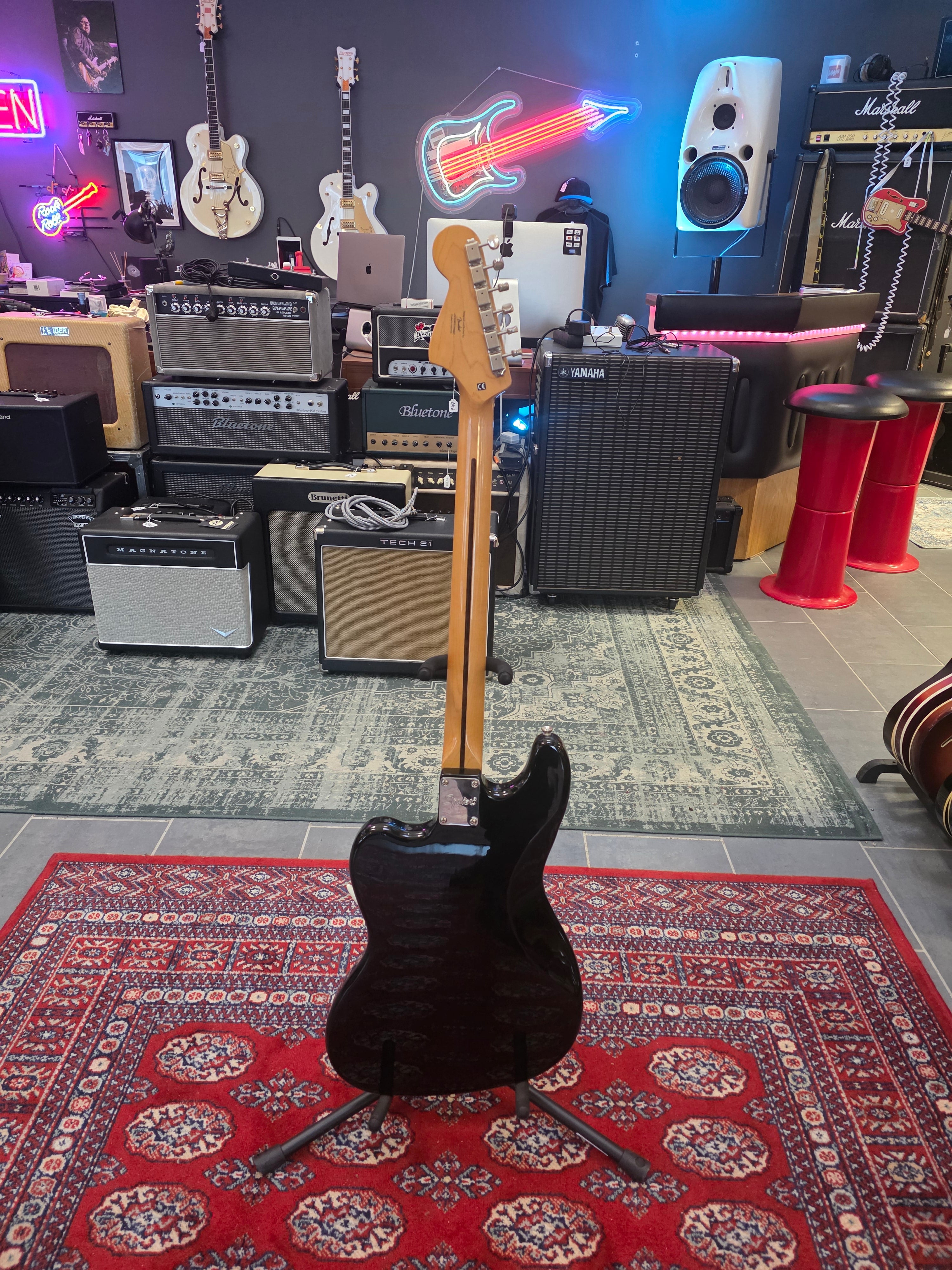 Squier Classic Vibe Bass VI Black